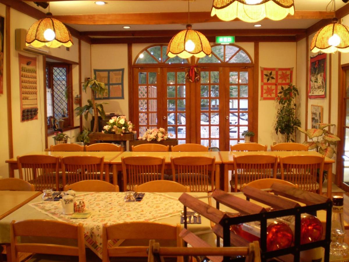 ペンション ちゃうちゃう Acomodação com café da manhã Hakuba Exterior foto